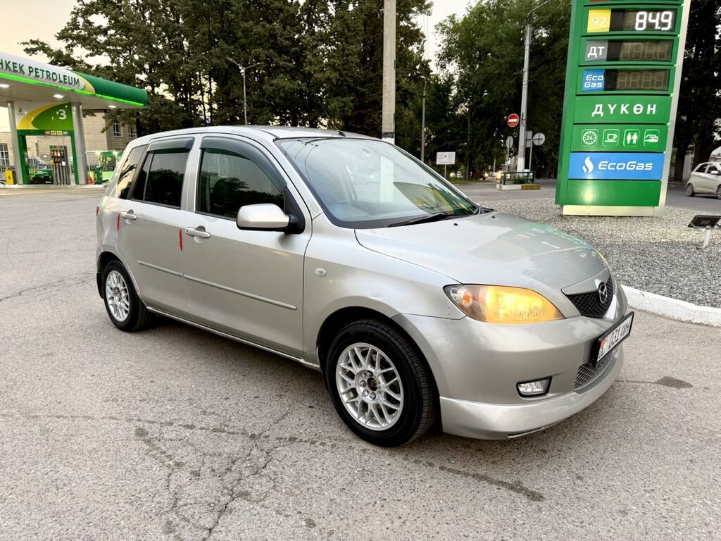 Mazda Demio 2004 г., 1.3 л, автомат: фото 2