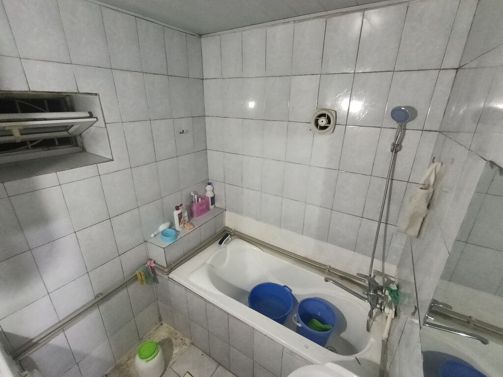 Сдается 2-ых комнатная квартира с кухней и санузлом. Адрес: Район: фото 4