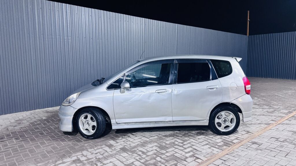 Honda Fit: 2002 г., 1.3 л, Автомат, Бензин, Хэтчбэк: фото 5