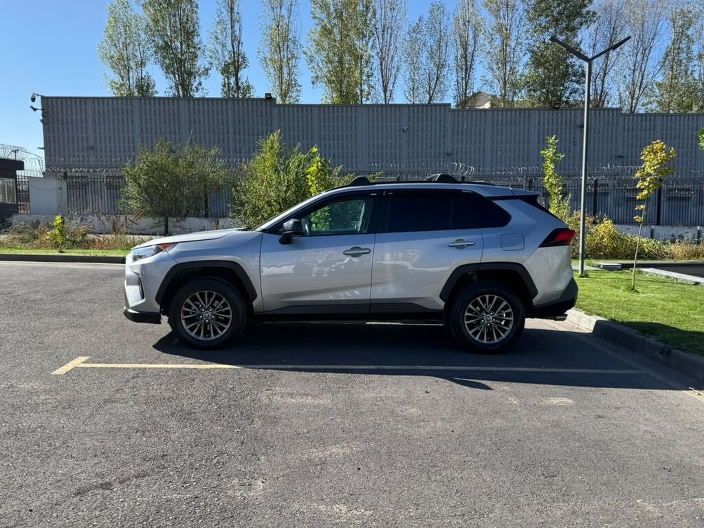 Toyota RAV4: 2019 г., 2.5 л, Автомат, Бензин, Кроссовер: фото 4