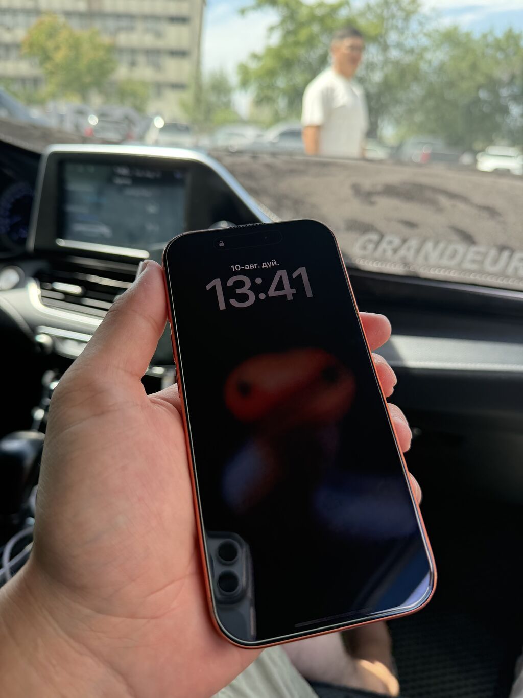 IPhone 17 Pro, Б/у, 256 ГБ, Оранжевый, Зарядное устройство, Чехол, 94 %: фото 5