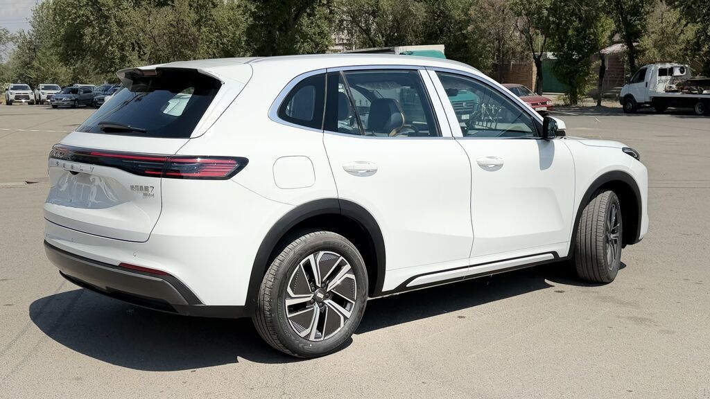 Geely Galaxy Starship 7: 2025 г., 1.5 л, Автомат, Гибрид, Кроссовер: фото 3