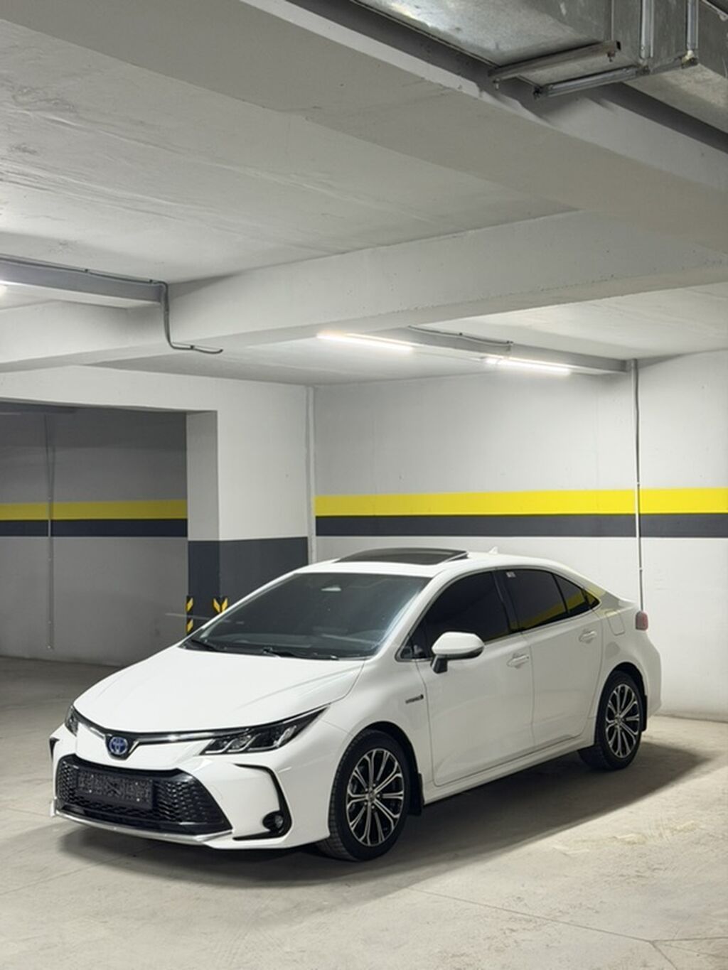 Toyota Corolla: 2024 г., 1.8 л, Вариатор, Гибрид, Седан: фото 2