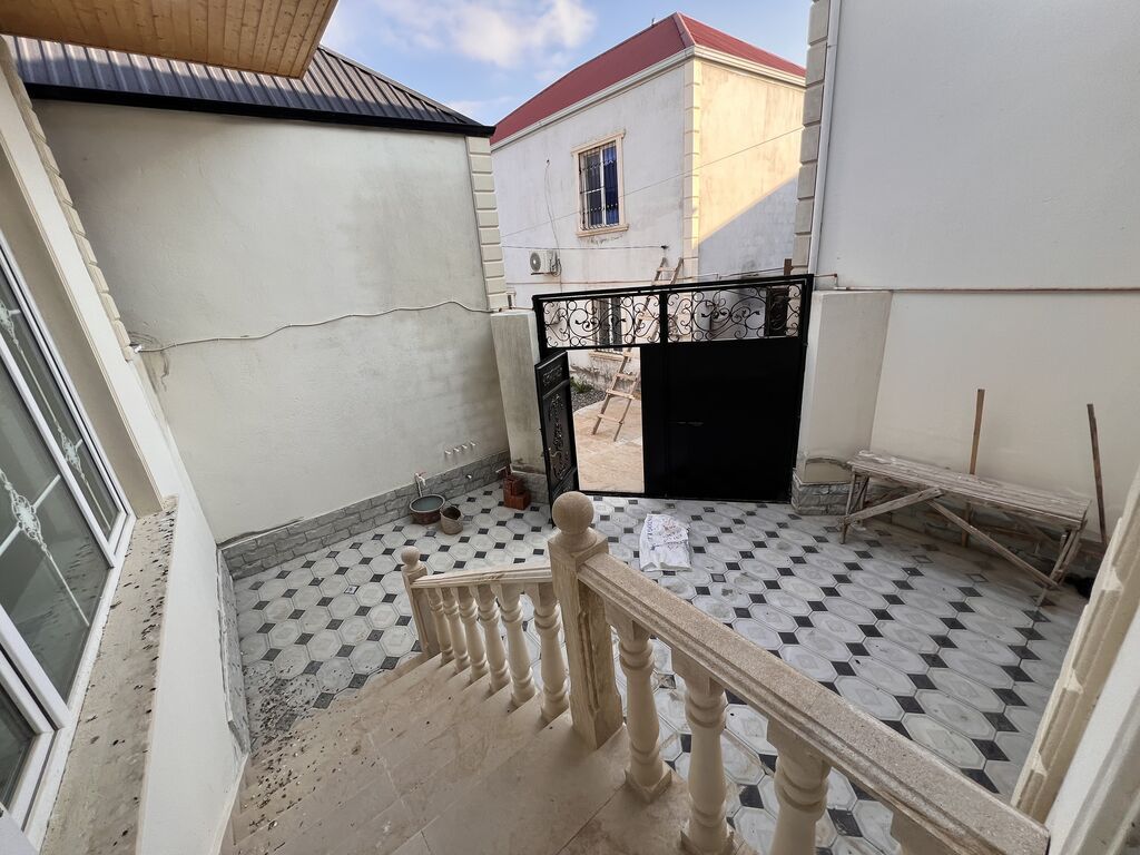 Binəqədi qəs. 4 otaqlı, 110 kv. m