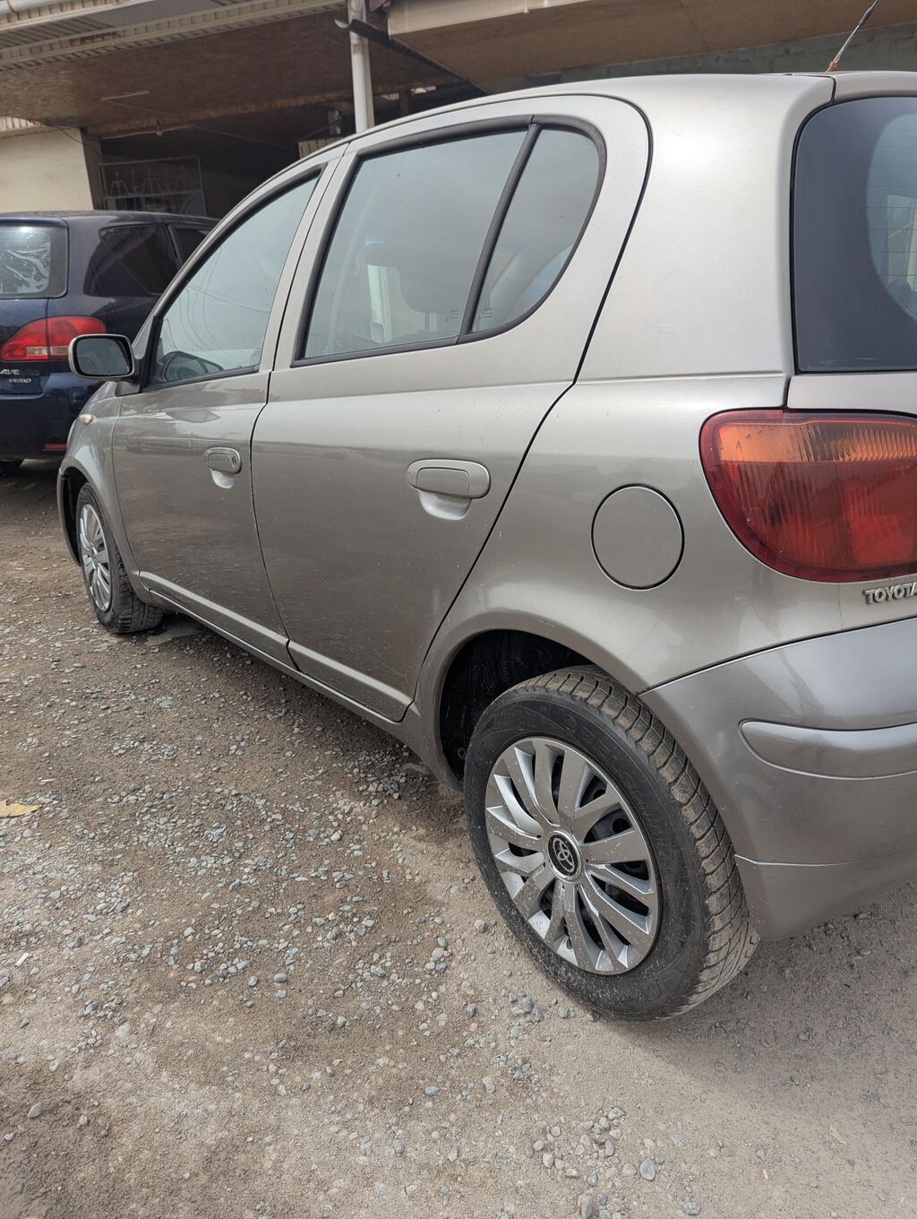 Toyota Yaris: 2004 г., 1.3 л, Автомат, Бензин, Хэтчбэк — фото 5