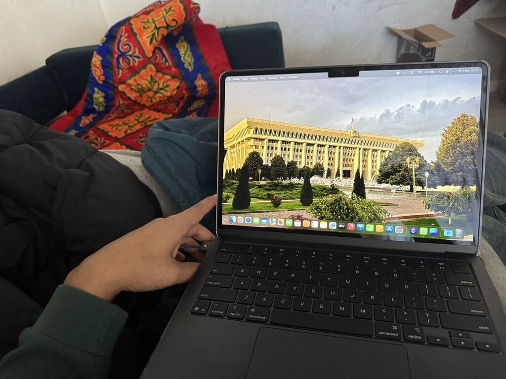 Apple MacBook Air 13.6" (чёлка), чёрный цвет Midnight Характеристики: фото 1