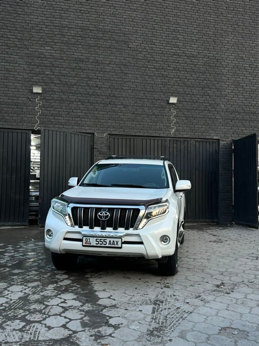 Toyota Land Cruiser Prado: 2010 г., Автомат, Внедорожник: фото 4