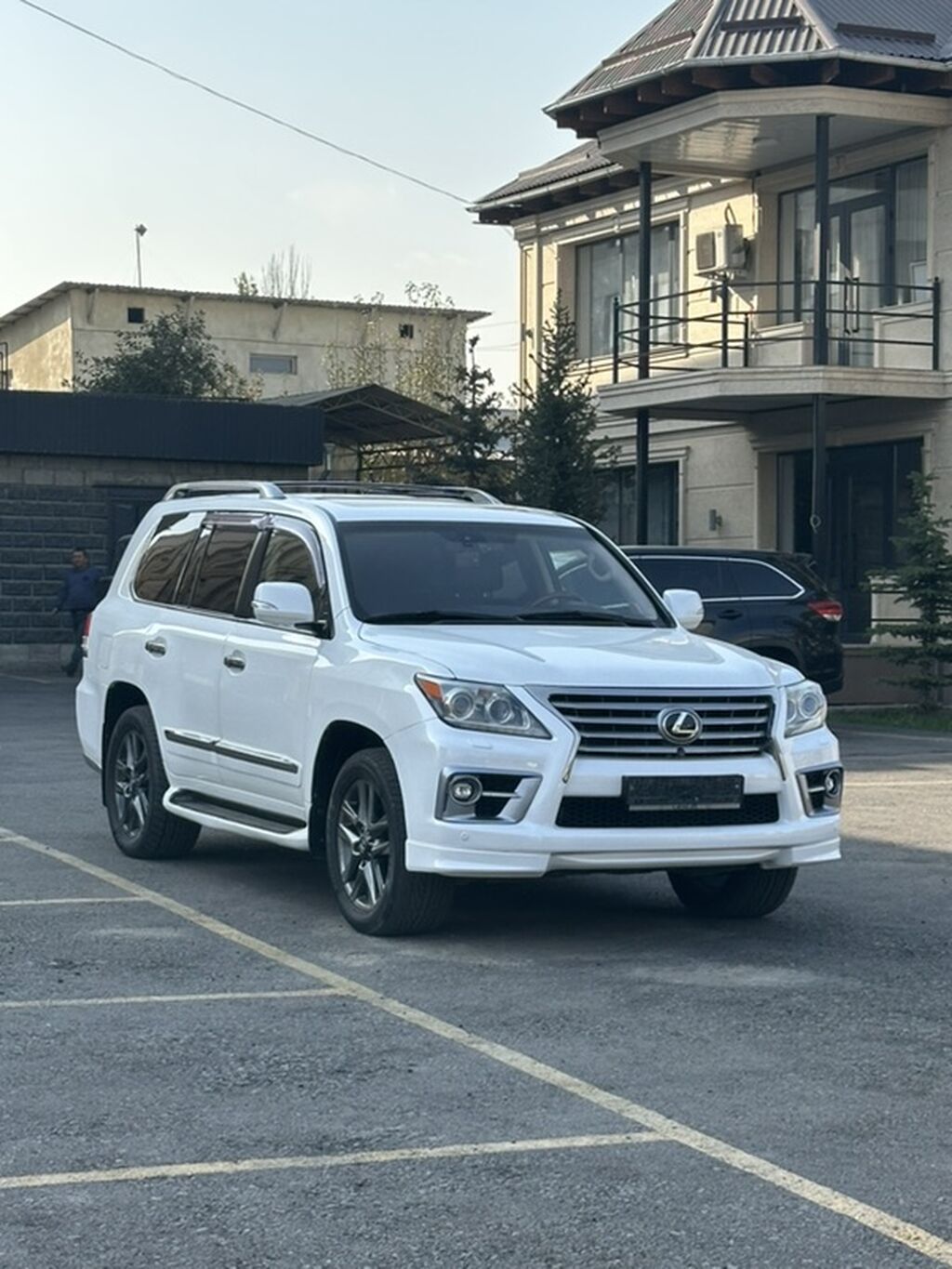 Lexus LX: 2013 г., 5.7 л, Автомат, Бензин, Внедорожник: фото 1