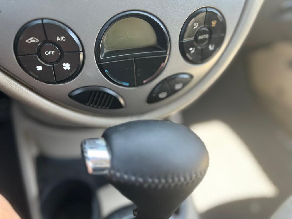 Ford Focus: 2003 г., 2 л, Автомат, Бензин, Хэтчбэк: фото 7