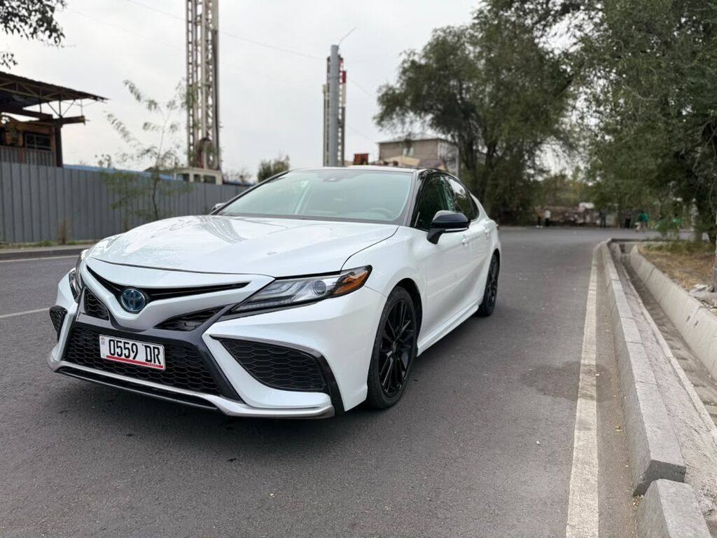 Toyota Camry: 2022 г., 2.5 л, Вариатор, Гибрид, Седан: фото 7