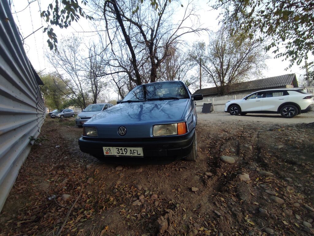 Volkswagen Passat: 1991 г., 1.8 л, Механика, Бензин, Седан: фото 1