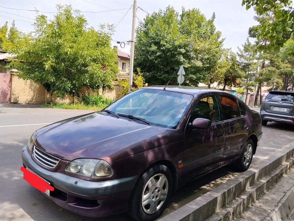 Toyota Avensis: 2000 г., 1.8 л, Механика, Бензин, Седан: фото 1