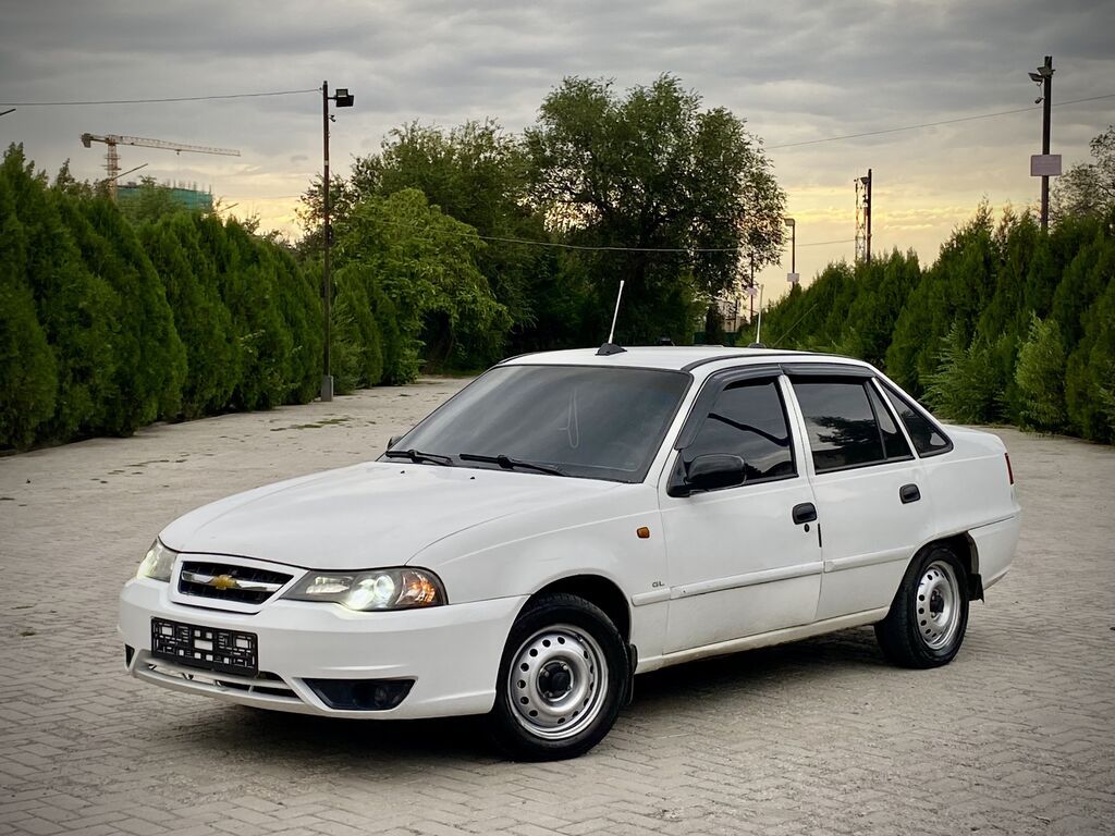 Daewoo Nexia: 2011 г., 1.5 л, Механика, Бензин, Седан: фото 2