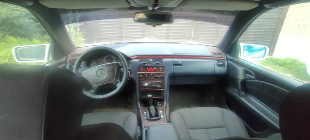 Mercedes-Benz E-Class: 1997 г., 2.8 л, Механика, Седан: фото 4
