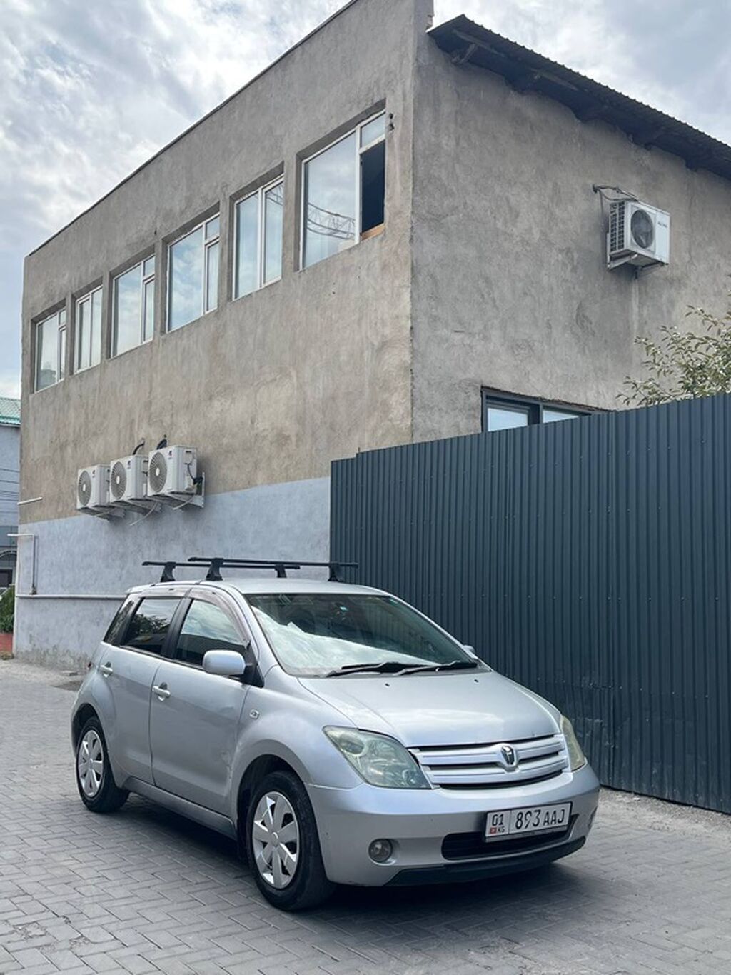 Toyota Ist: 2002 г., 1.5 л, Хэтчбэк: фото 5