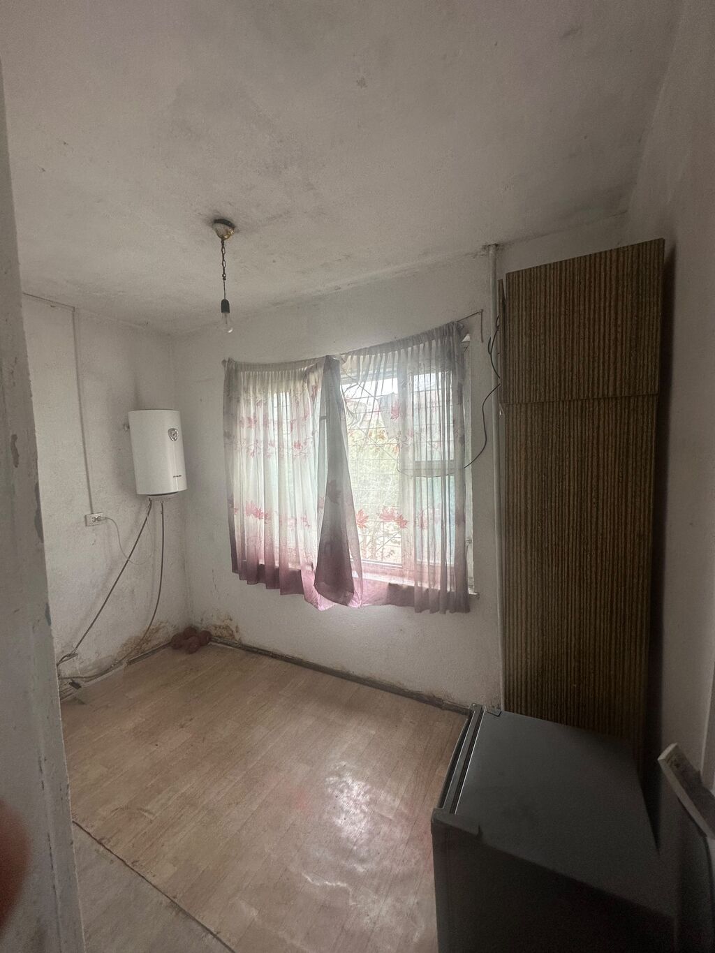 1 комната, 35 м², Учкун мкр 1 этаж, Старый ремонт: фото 3