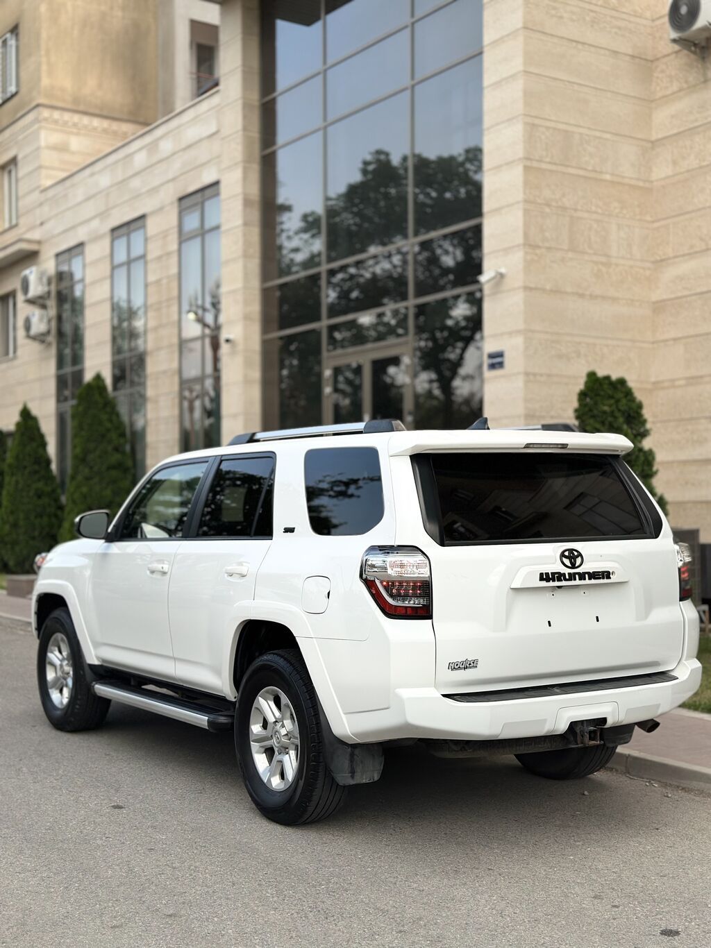Toyota 4Runner: 2020 г., 4 л, Автомат, Бензин, Внедорожник: фото 7