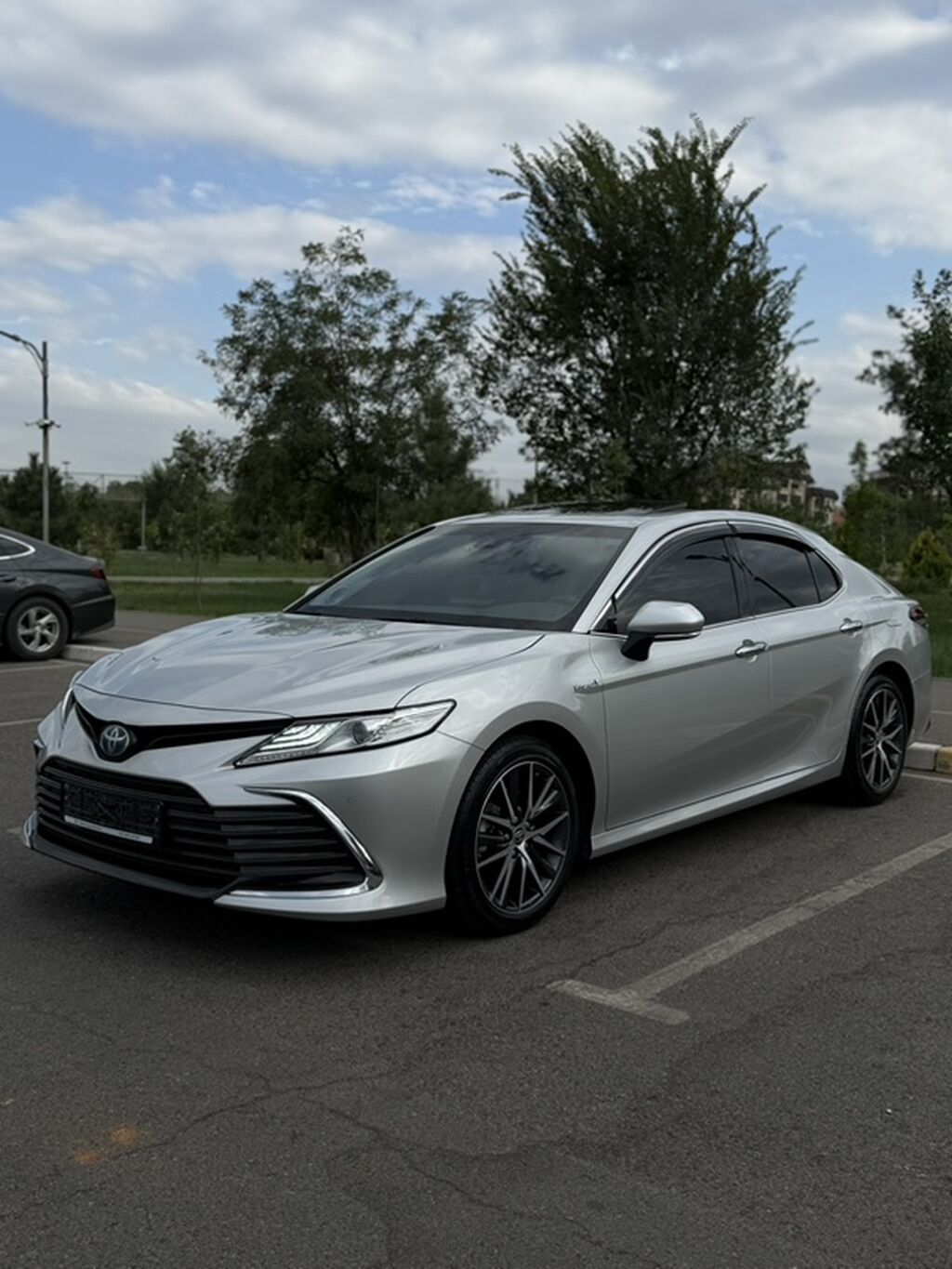 Toyota Camry: 2023 г., 2.5 л, Вариатор, Гибрид, Седан: фото 2