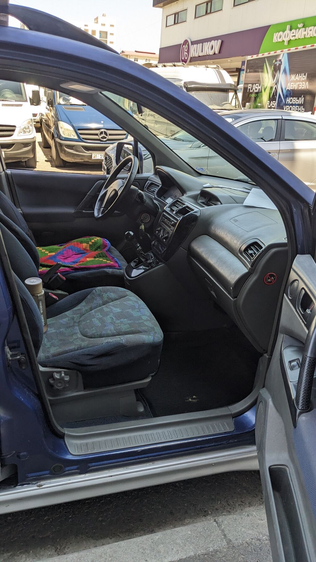 Mitsubishi Space Runner: 1999 г., 2.4 л, Механика, Бензин, Минивэн: фото 6