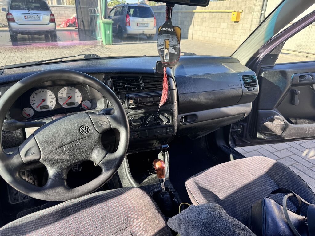 Volkswagen Golf: 1995 г., 1.8 л, Механика, Бензин, Хэтчбэк: фото 6