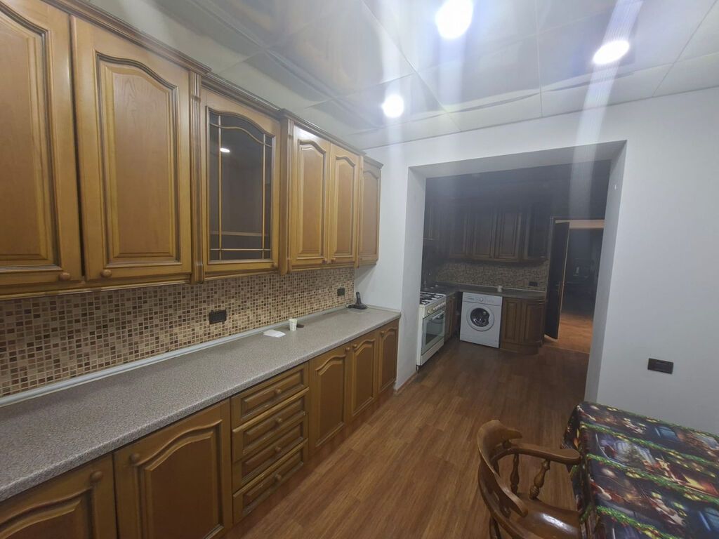 Bakı, 3 otaqlı, Köhnə tikili, 100 kv. m