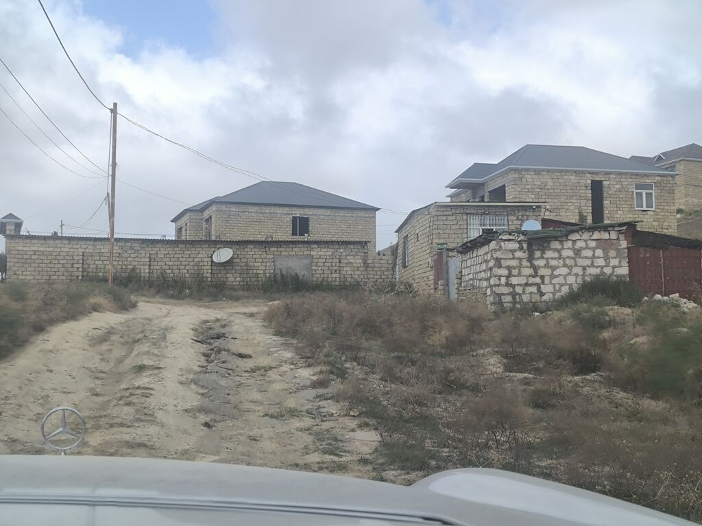 16 sot, Tikinti, Bələdiyyə