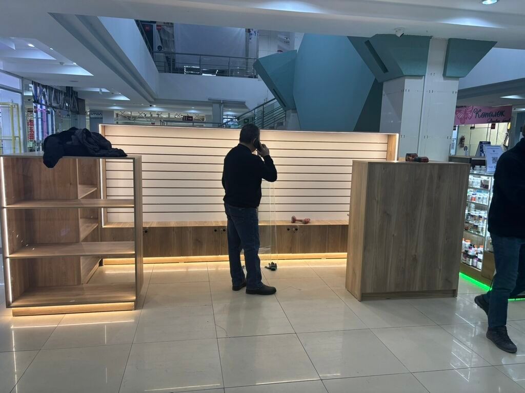 Продается островок без места и без товара, можно поставить под разным