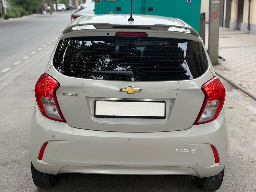 Chevrolet Spark: 2017 г., 1 л, Механика, Бензин, Хэтчбэк — фото 4