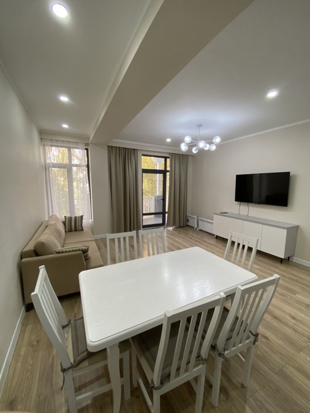 2 комнаты, 64 м², Элитка, 2 этаж, Дизайнерский ремонт: фото 1