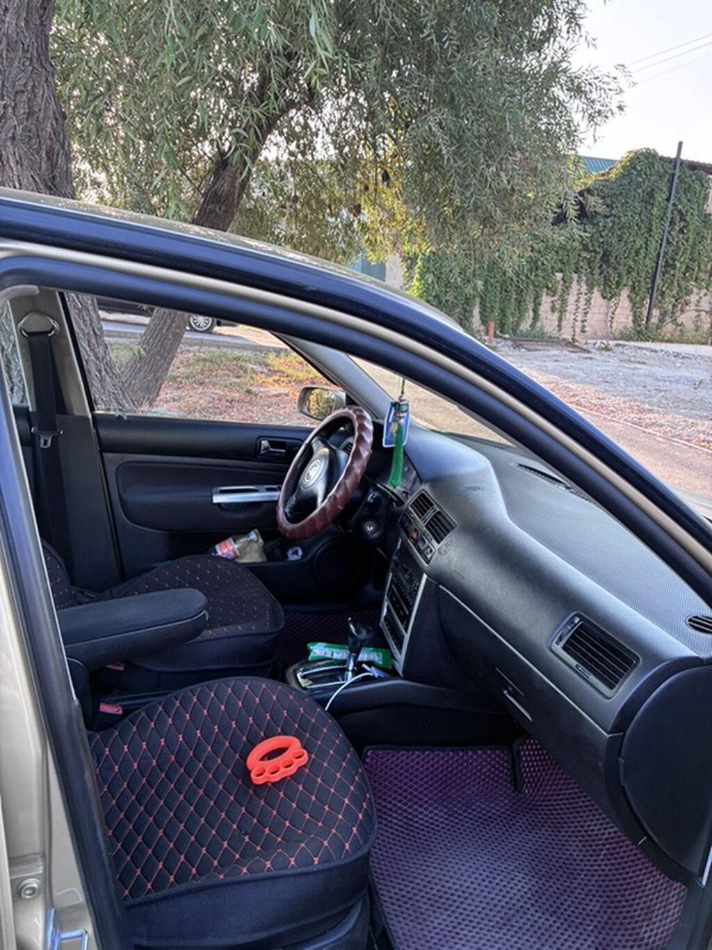 Volkswagen Golf: 2002 г., 1.6 л, Автомат, Бензин, Седан: фото 2