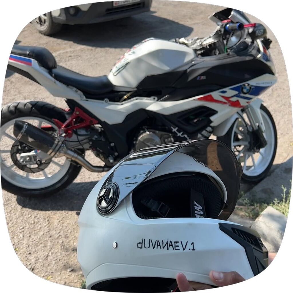 Спортивный мотоцикл в обвесе с декалями в стиле BMW M/HP4. 450 куб — фото 2