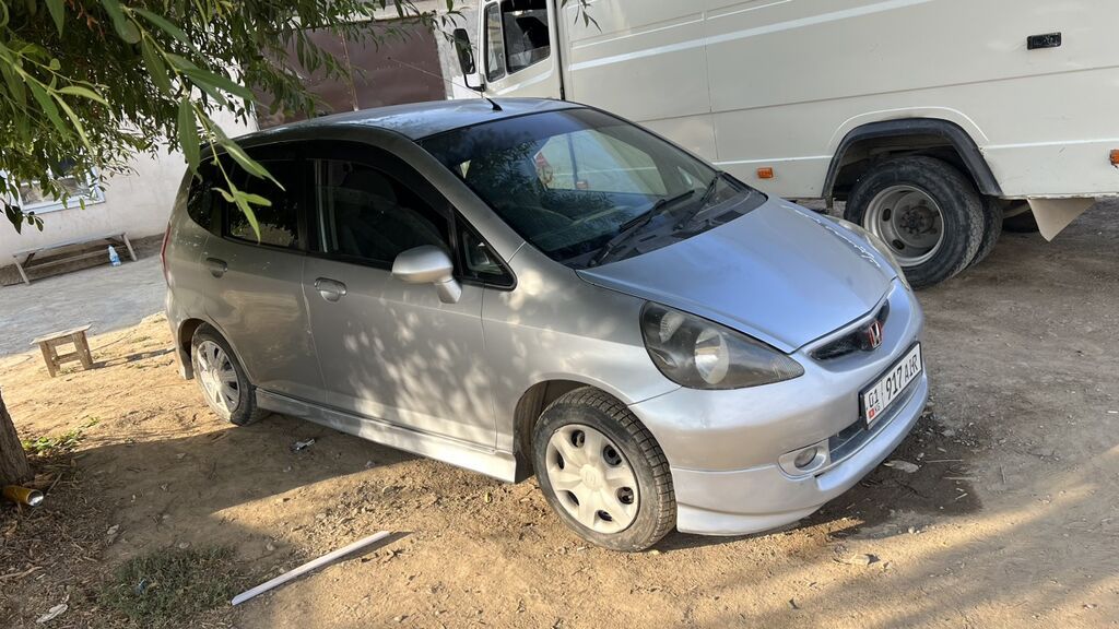 Honda Fit: 2002 г., 1.3 л, Вариатор, Бензин, Хэтчбэк: фото 2
