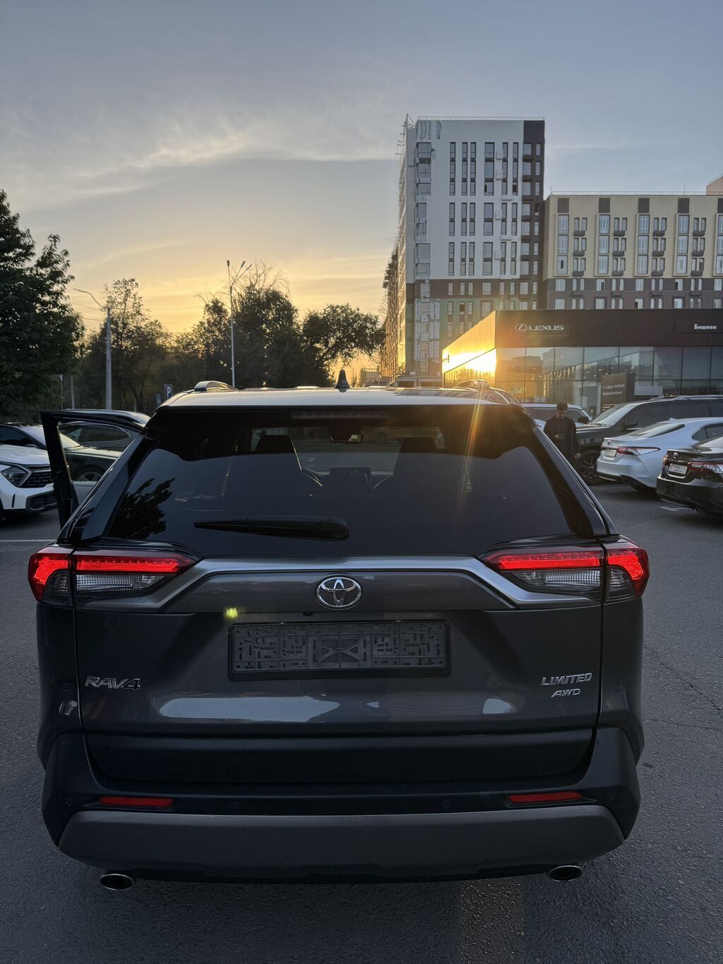 Toyota RAV4: 2019 г., 2.5 л, Автомат, Бензин, Кроссовер: фото 3