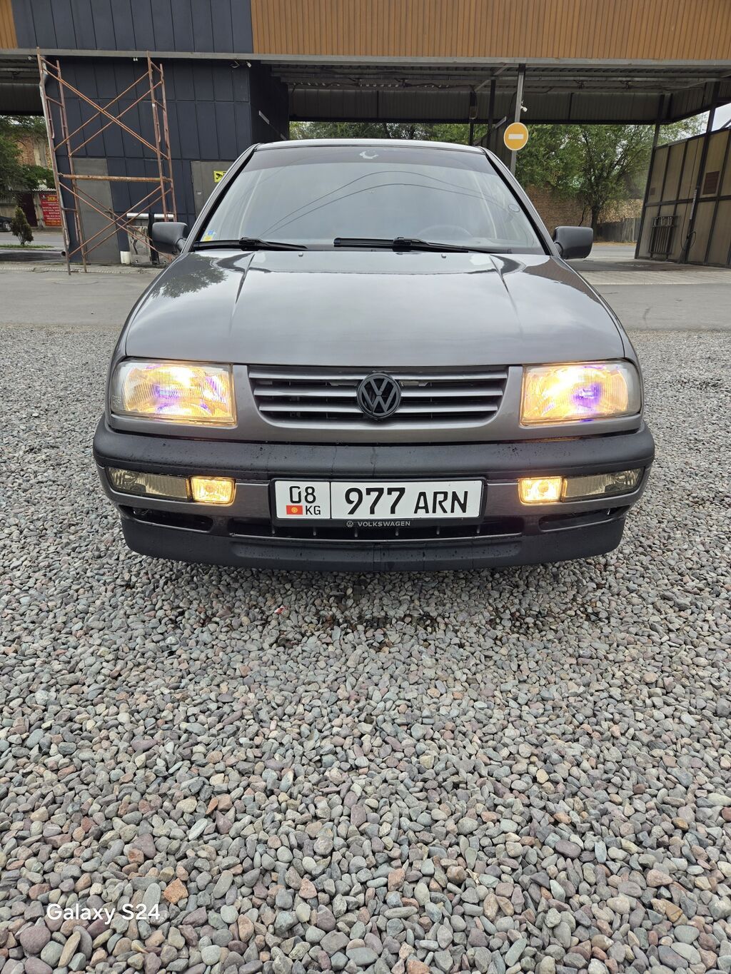Volkswagen Vento: 1992 г., 1.8 л, Механика, Бензин, Седан: фото 1