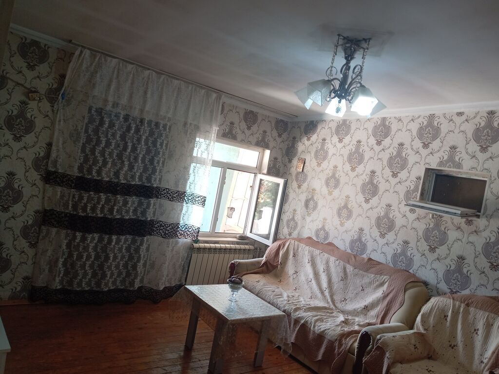 Satılır: həyət evi - Giriş: dəmir darvaza və ayrıca piyada qapısı