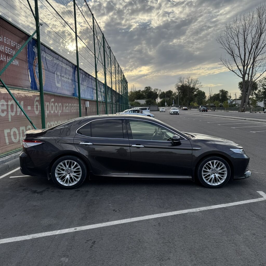 Toyota Camry: 2018 г., 2.5 л, Вариатор, Гибрид, Седан: фото 4