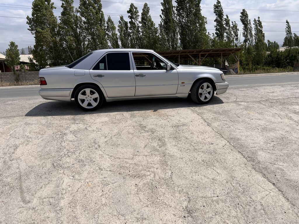 Mercedes-Benz W124: 1995 г., Механика, Газ, Седан: фото 2