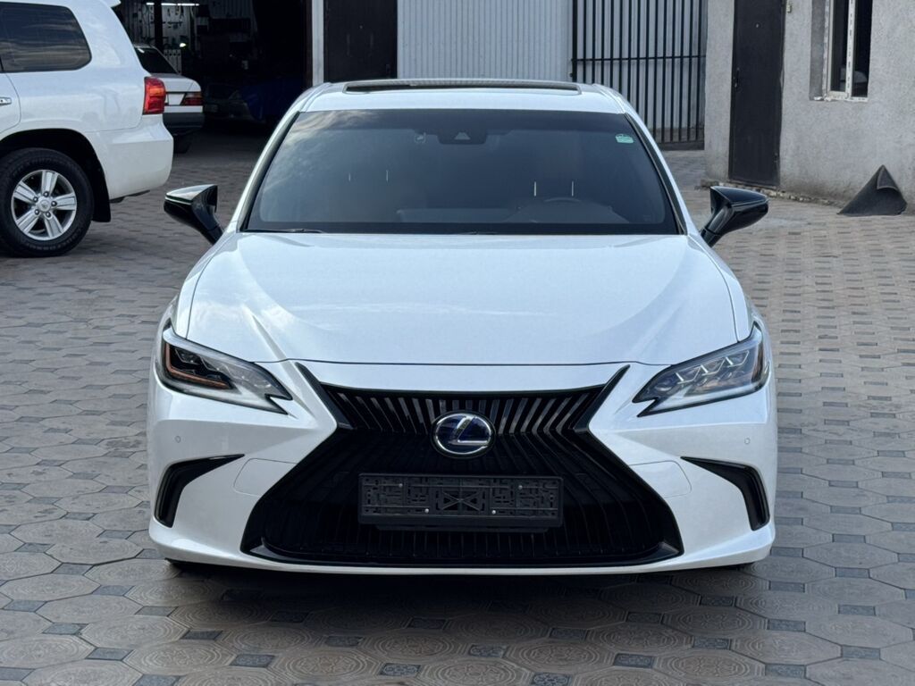 Lexus ES: 2020 г., 2.5 л, Вариатор, Гибрид, Седан: фото 1