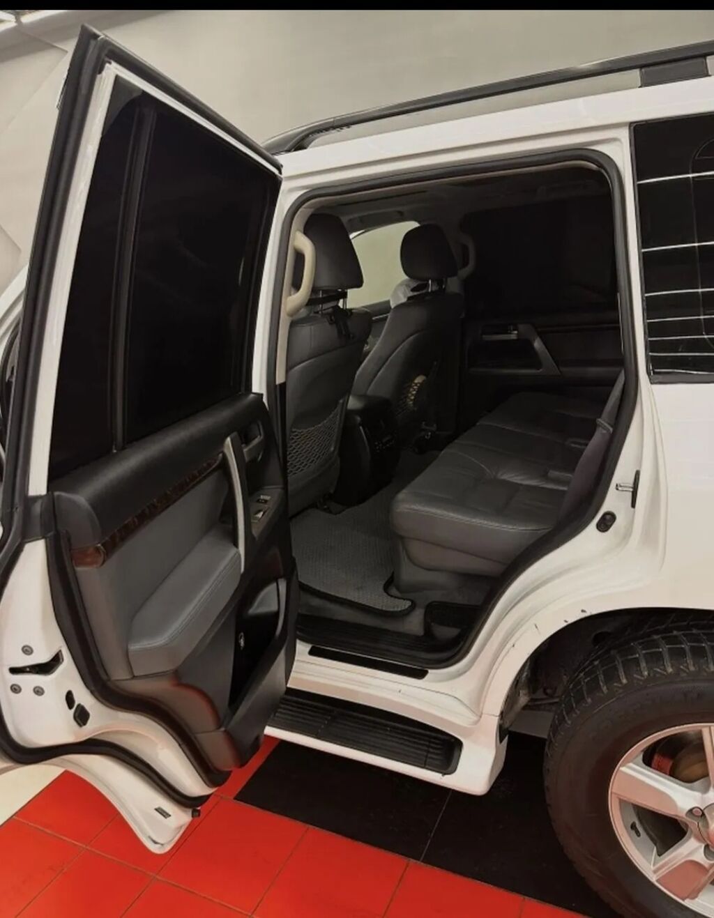 Toyota Land Cruiser: 2009 г., 4.7 л, Автомат, Газ, Внедорожник: фото 2