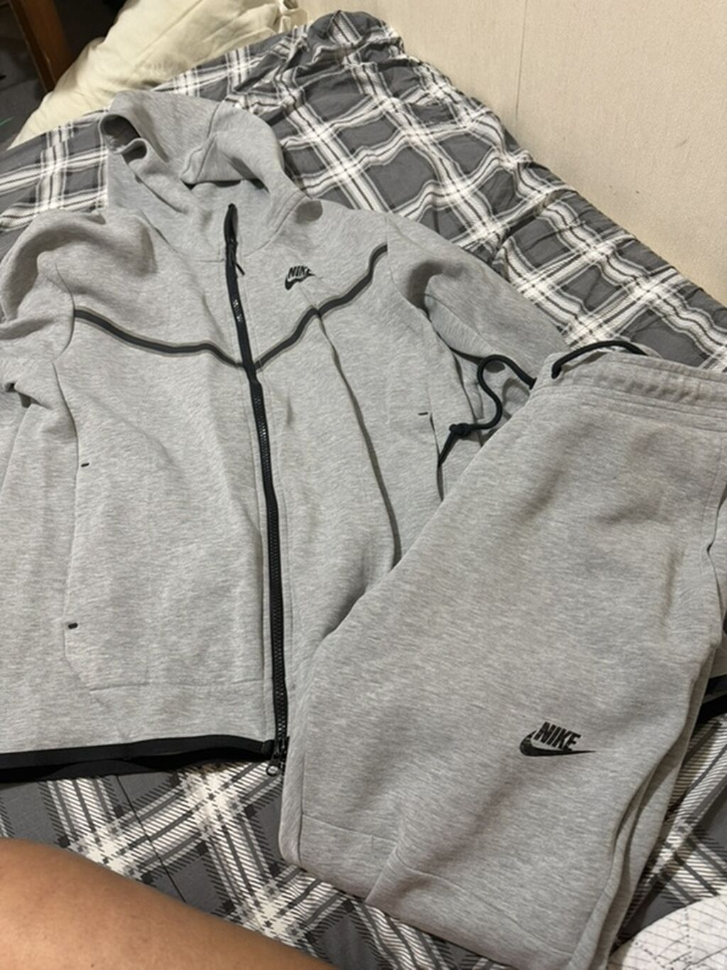 Nike Tech Fleece Grey — мужской спортивный костюм из коллекции Tech: фото 2