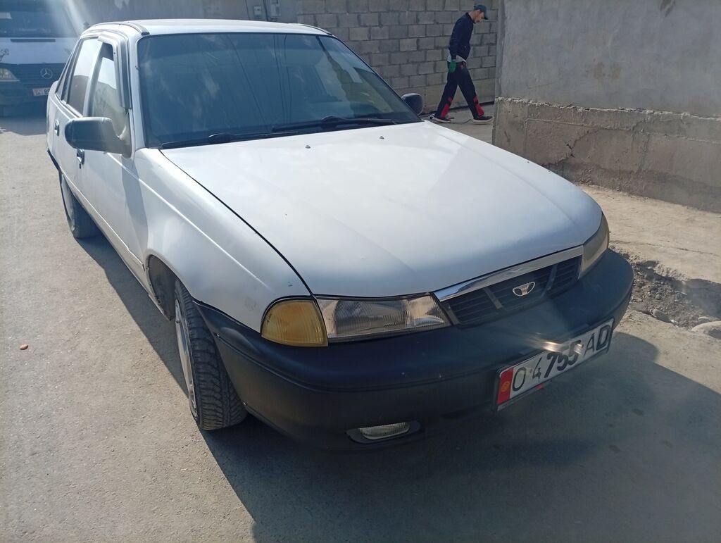 Daewoo Nexia: 1995 г., 1.5 л, Механика, Бензин, Седан: фото 1