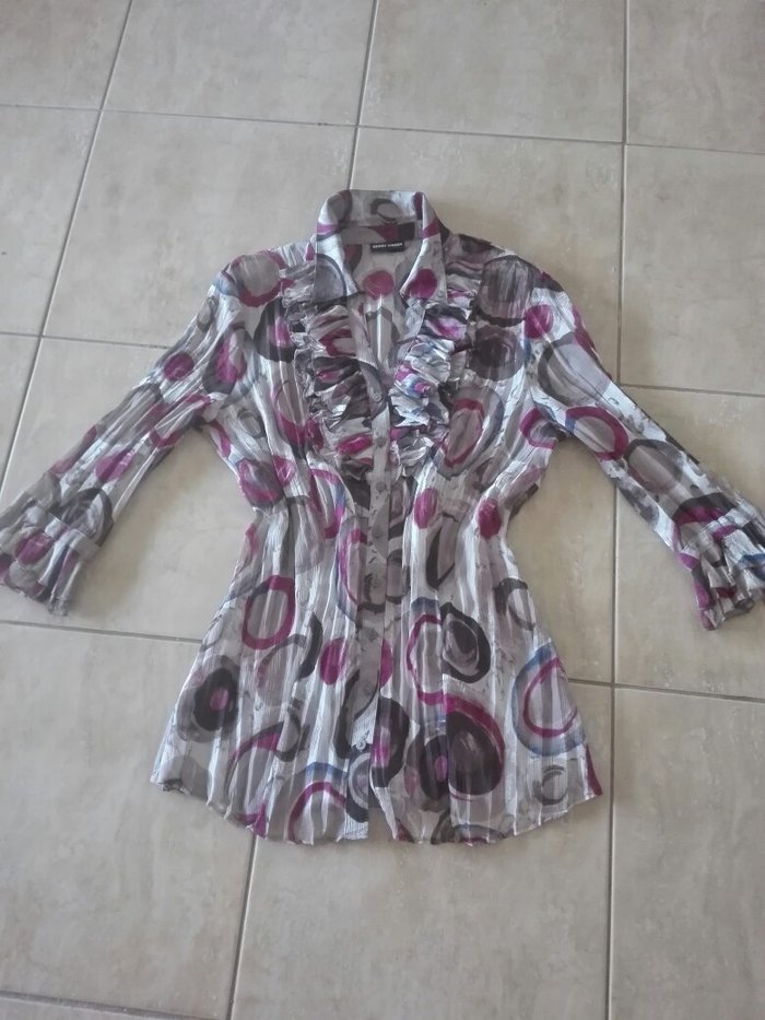Košulje i bluze: Košulja gerry weber
vek. M. Original. šaljem brzom poštom na lalafo.rs Košulja gerry weber
vek. M. Original. šaljem brzom poštom - Jagodina