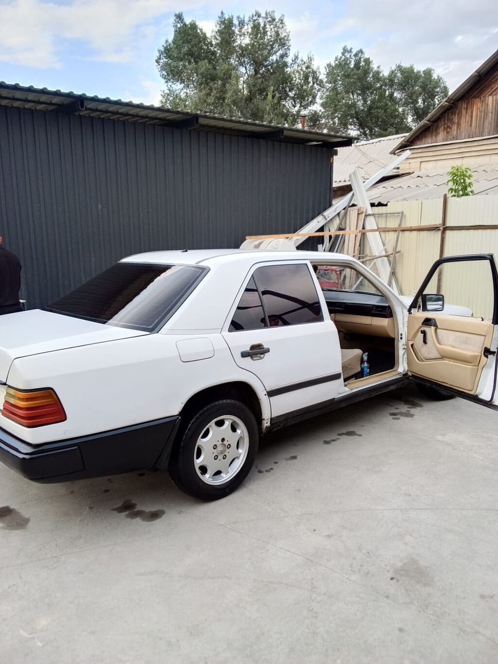 Mercedes-Benz W124: 1986 г., 2 л, Механика, Бензин, Седан: фото 4