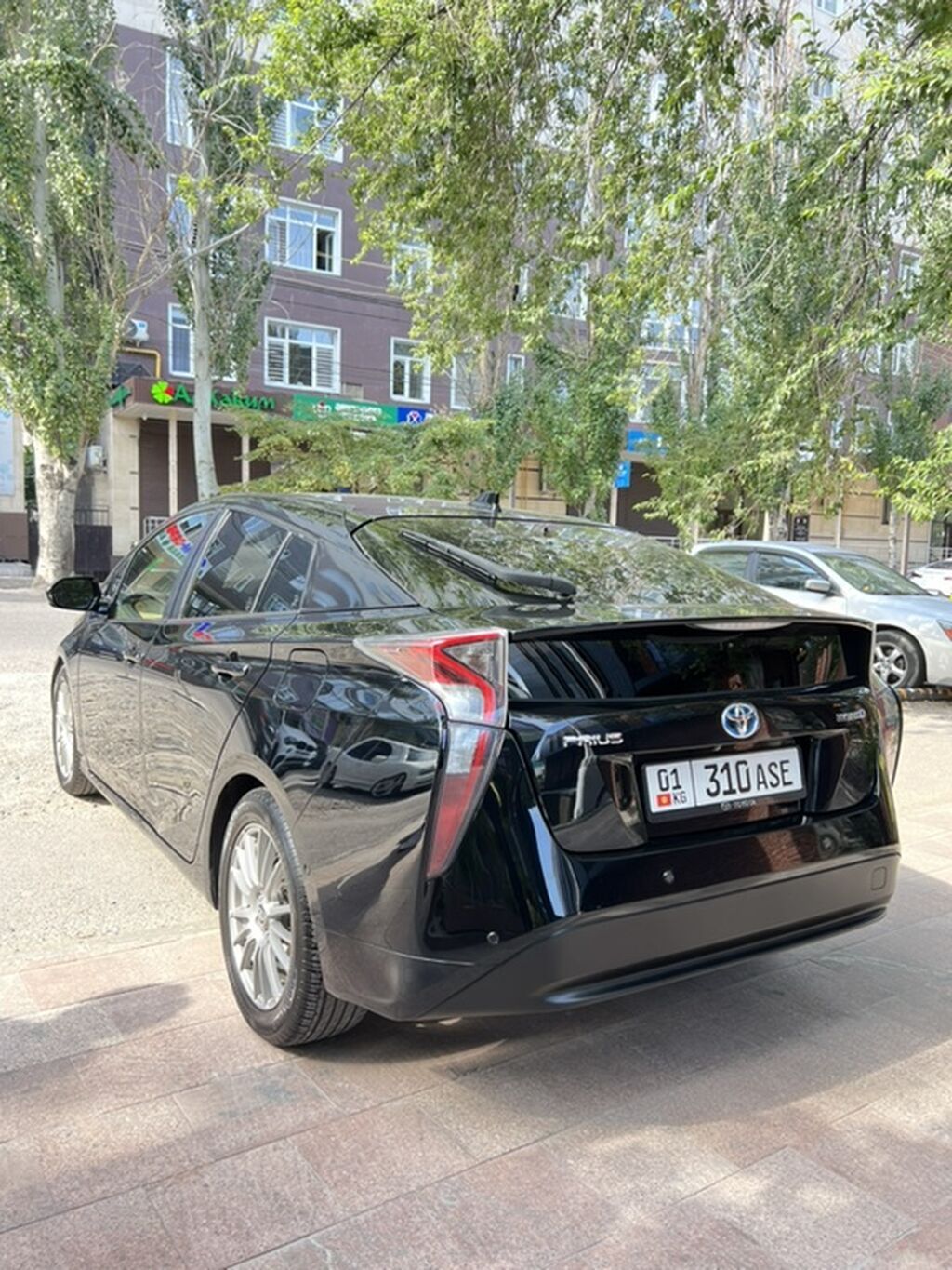 Toyota Prius: 2017 г., 1.8 л, Вариатор, Гибрид, Хэтчбэк: фото 6