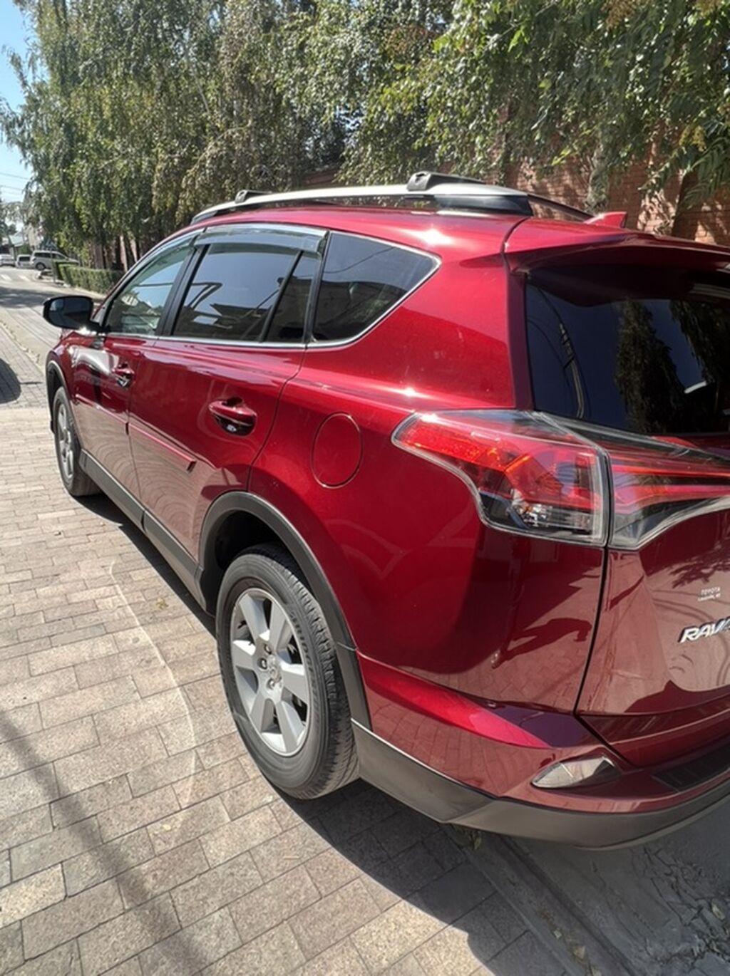 Toyota RAV4: 2018 г., 2.5 л, Автомат, Бензин, Кроссовер: фото 2