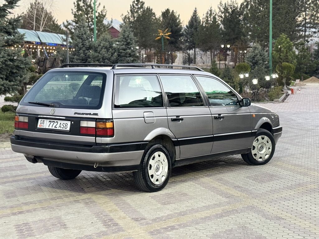 Volkswagen Passat: 1993 г., 1.8 л, Механика, Бензин, Универсал: фото 3