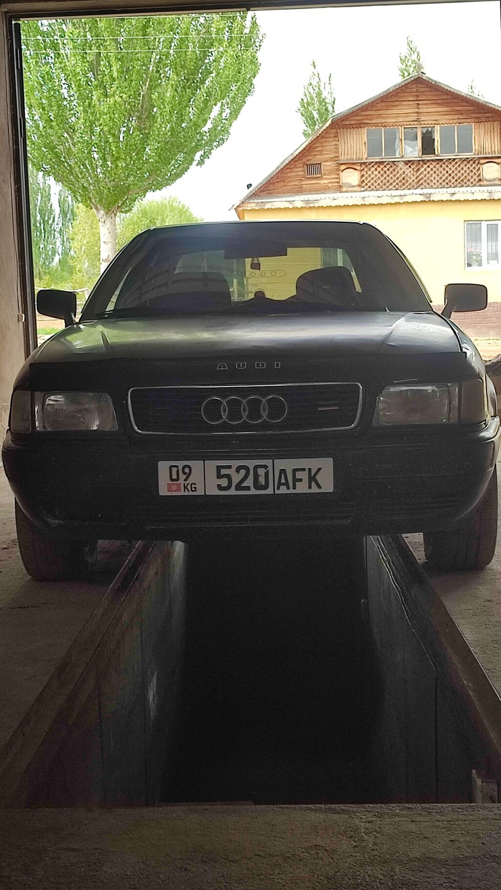 Audi 80: 1993 г., 2.8 л, Механика, Бензин, Седан: фото 3