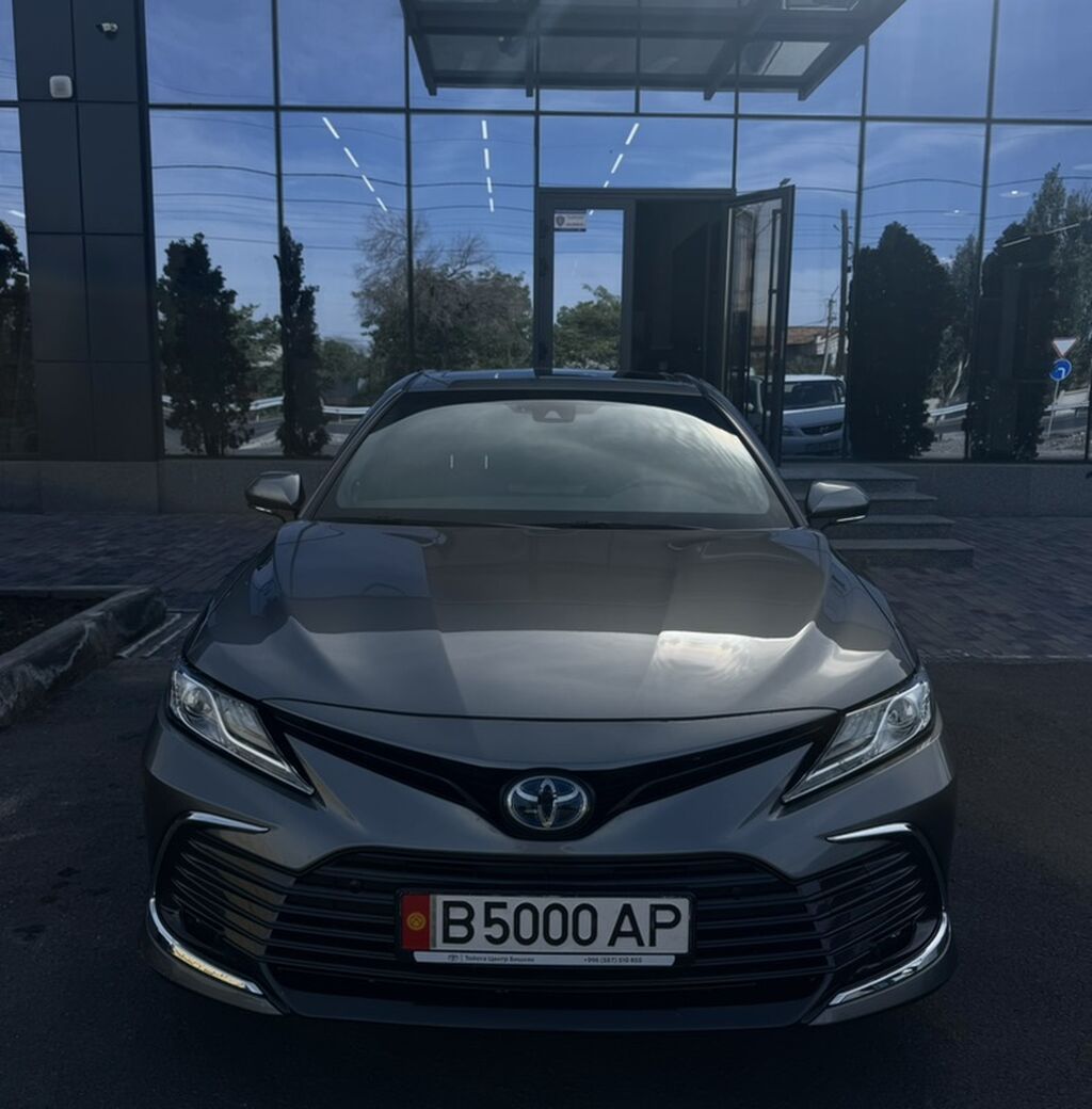 Toyota Camry: 2022 г., 2.5 л, Вариатор, Гибрид, Седан: фото 2