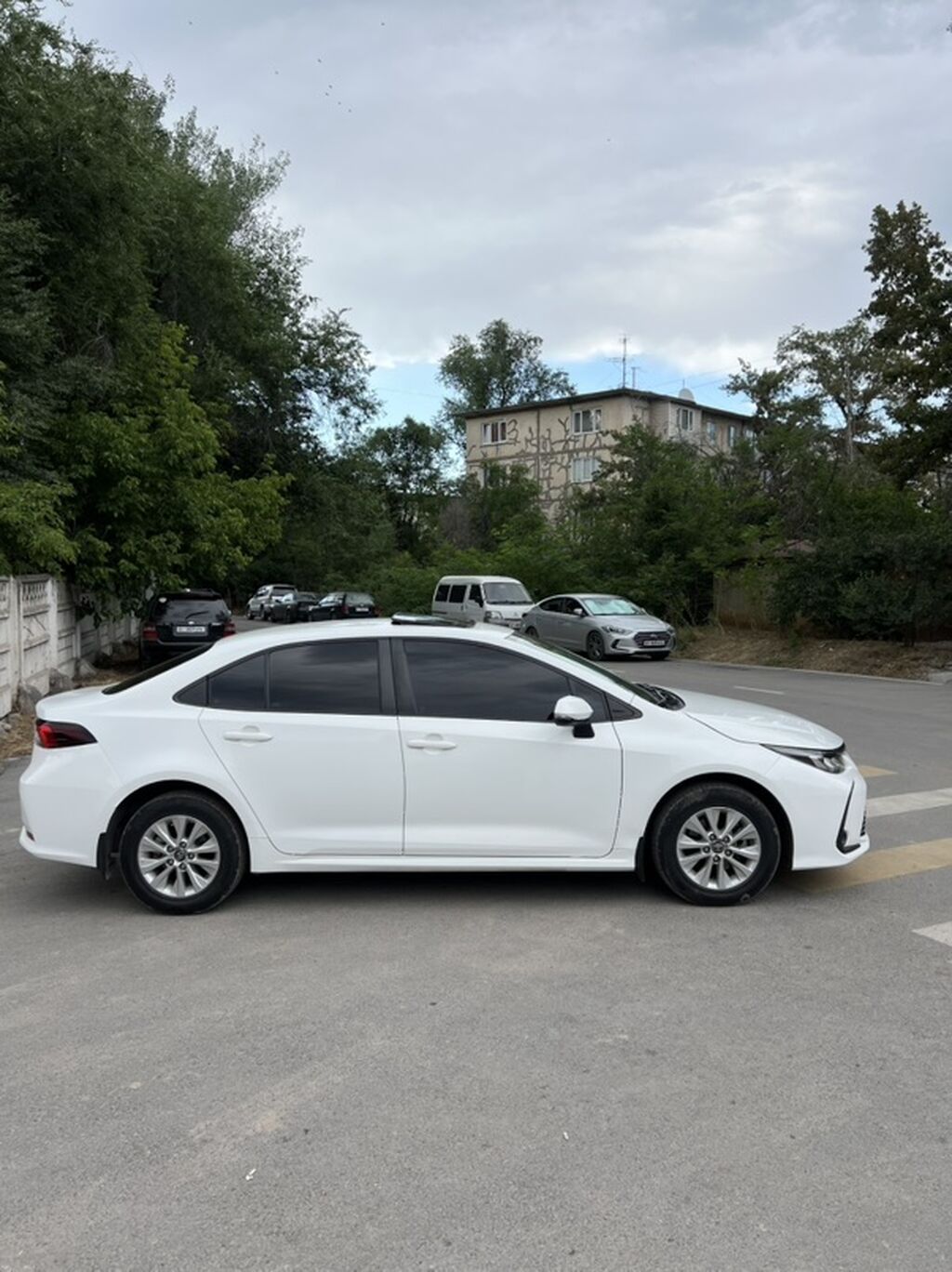 Toyota Corolla: 2019 г., 1.2 л, Автомат, Бензин, Седан: фото 3