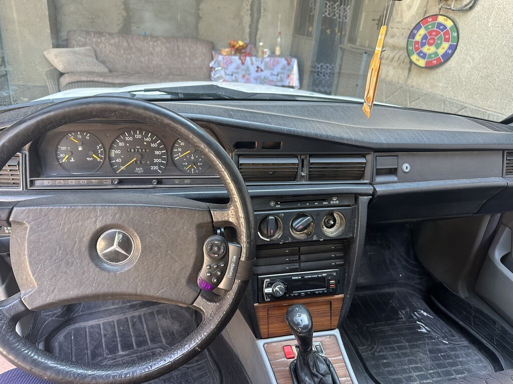 Mercedes-Benz 190: 1991 г., 1.8 л, Бензин, Седан: фото 3
